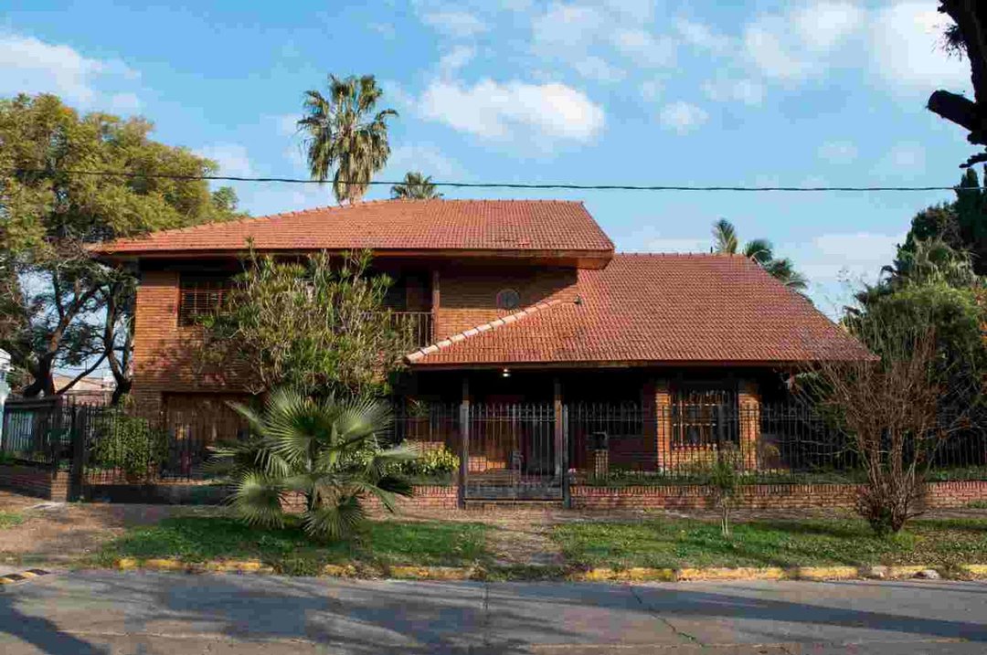 CASA EN VENTA 7 AMBIENTES C/ DEPARTAMENTO EN LOMAS