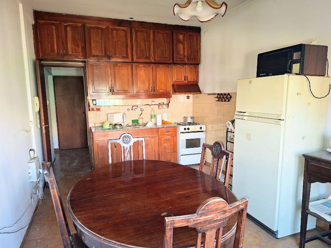 CASA EN VENTA EN TEMPERLEY CON FONDO Y 2 LOCALES
