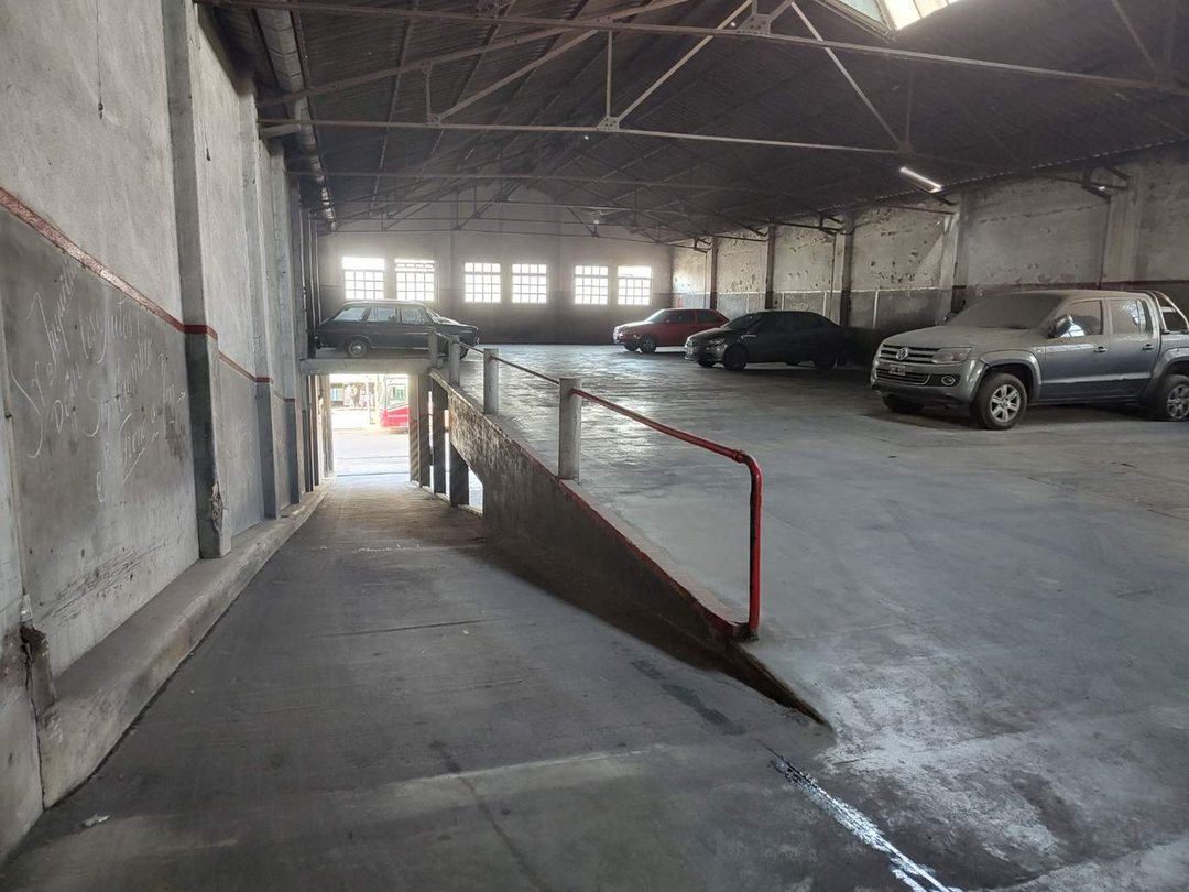 VENTA ESTACIONAMIENTO  GARAGE MORON CENTRO