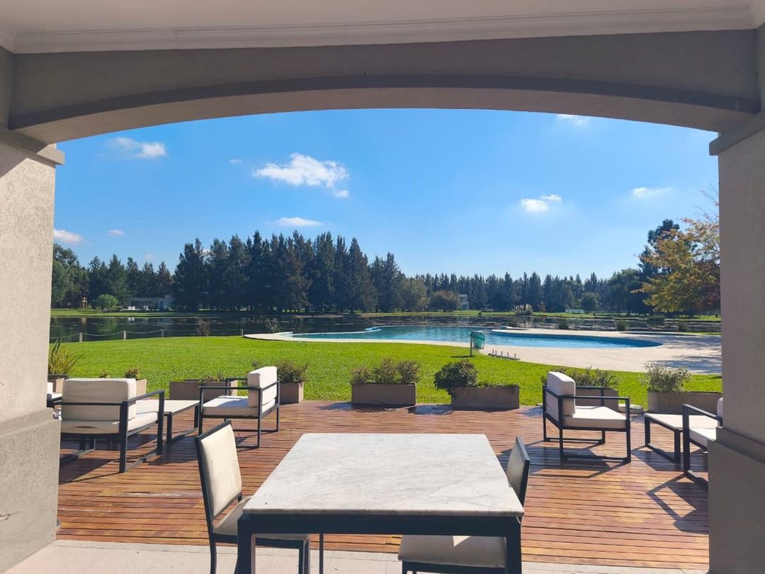 LOTE EN VENTA FRENTE A LA LAGUNA MIRALAGOS RUTA 2
