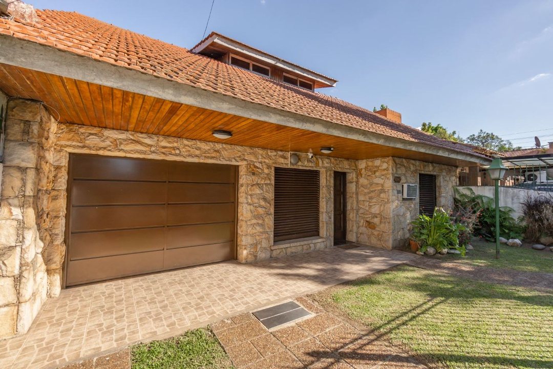 CASA VENTA LOMAS DE ZAMORA 3 DORMITORIOS, QUINCHO