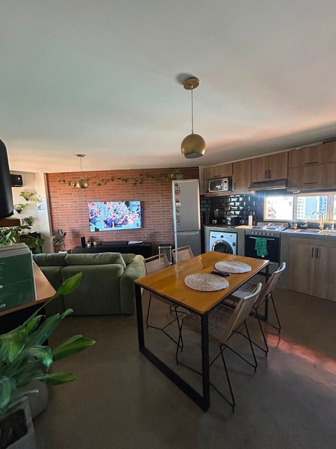 VENTA DEPTO EN MORON CON BALCON