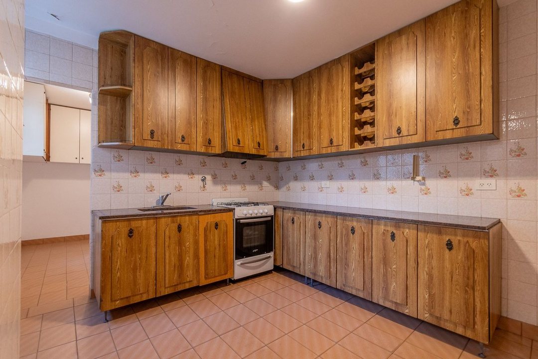 Venta depto 5 amb con dependencia y patio