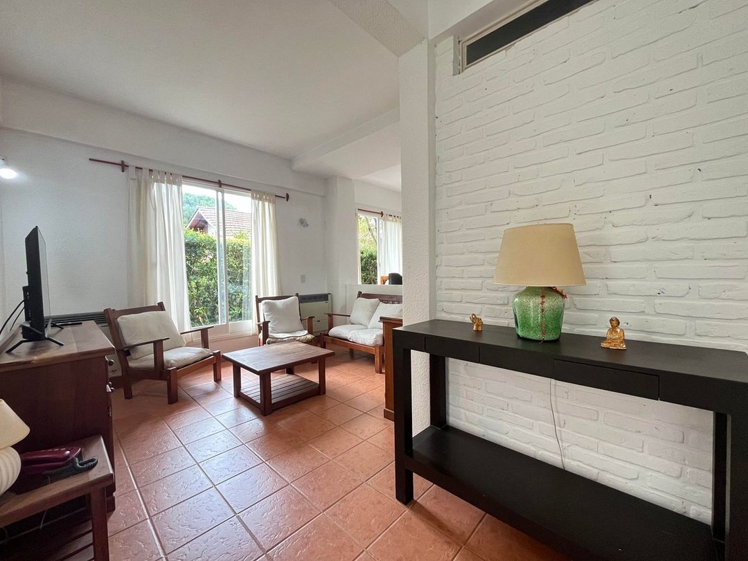 VENTA DE DUPLEX EN PINAMAR CON GAS NATURAL Y PATIO