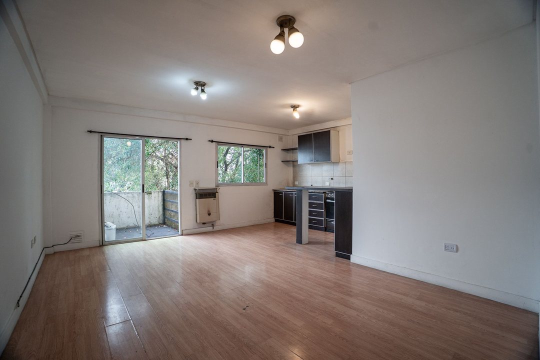 VTA DPTO 2AMB PRIMER PISO ESCALERA BALCÓN  PILAR