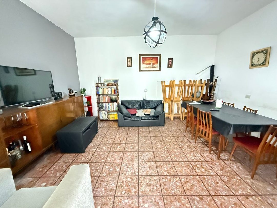 VENTA CASA 4 AMBIENTES EN VILLA INSUPERABLE