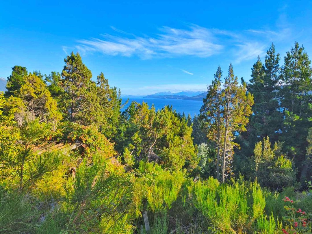 Lote a la venta con vista al lago
