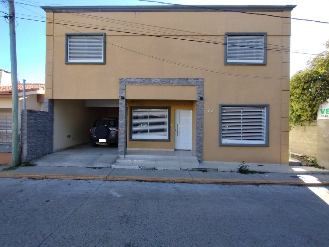 Casa mas departamento en Libertador San martin