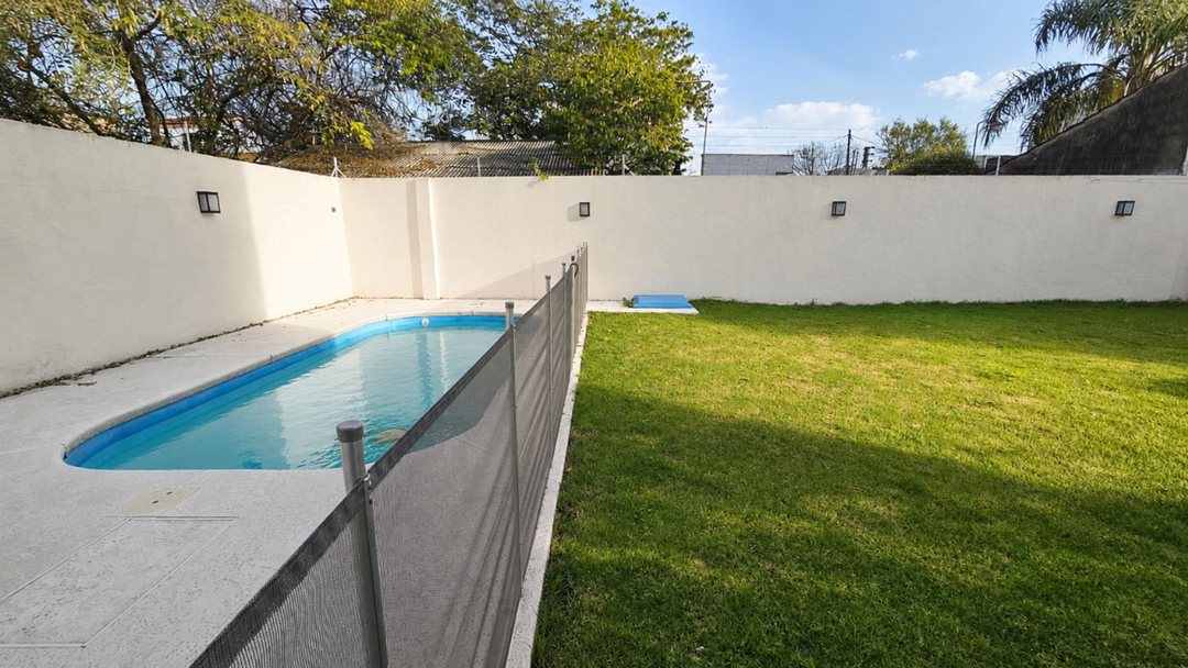VENTA CASA PILETA Y 2 LOCALES V. TESEI HURLINGHAM