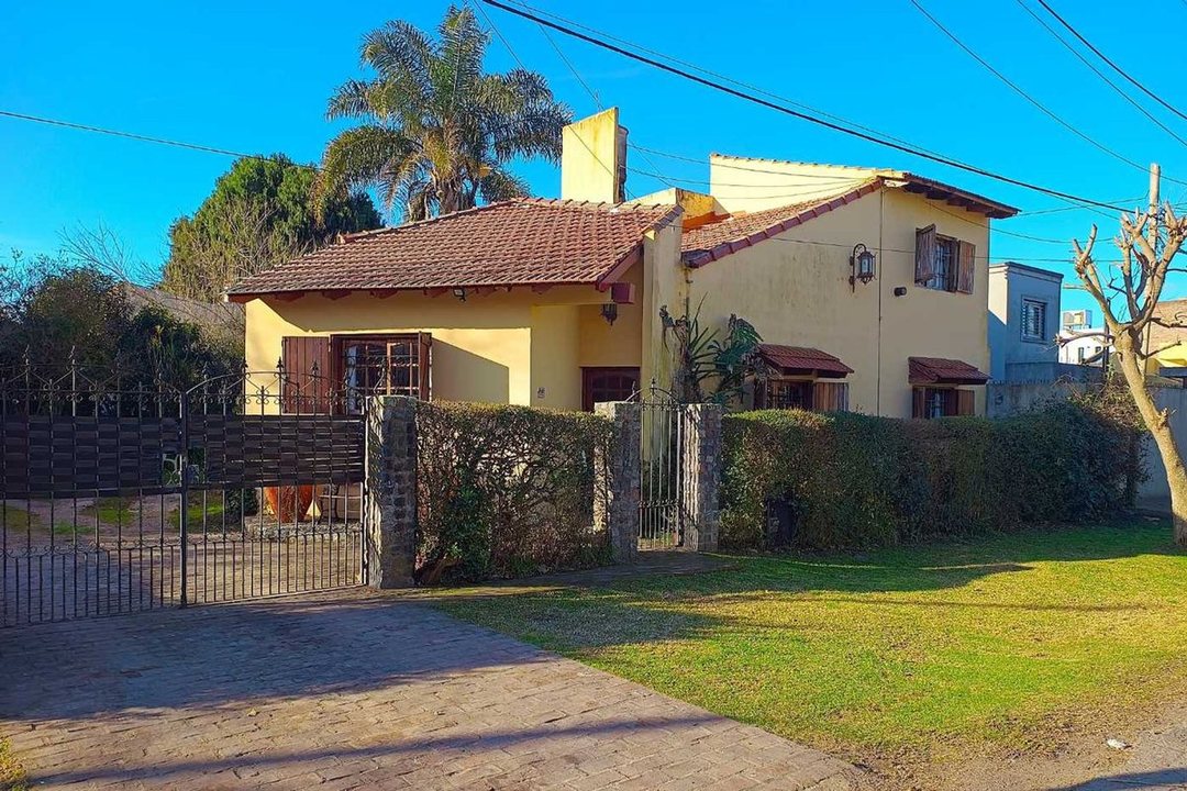 CASA EN VENTA GONNET LA PLATA 4 DORMITORIOS