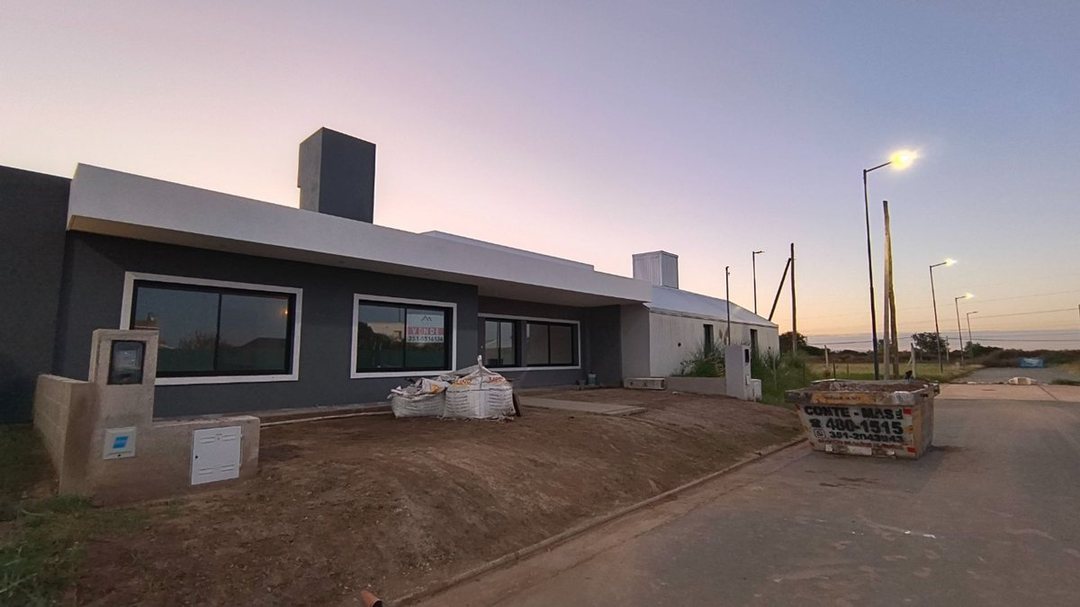 VENTA CASA ESTRENAR RINCONES DE MANATIALES 3 DORMI