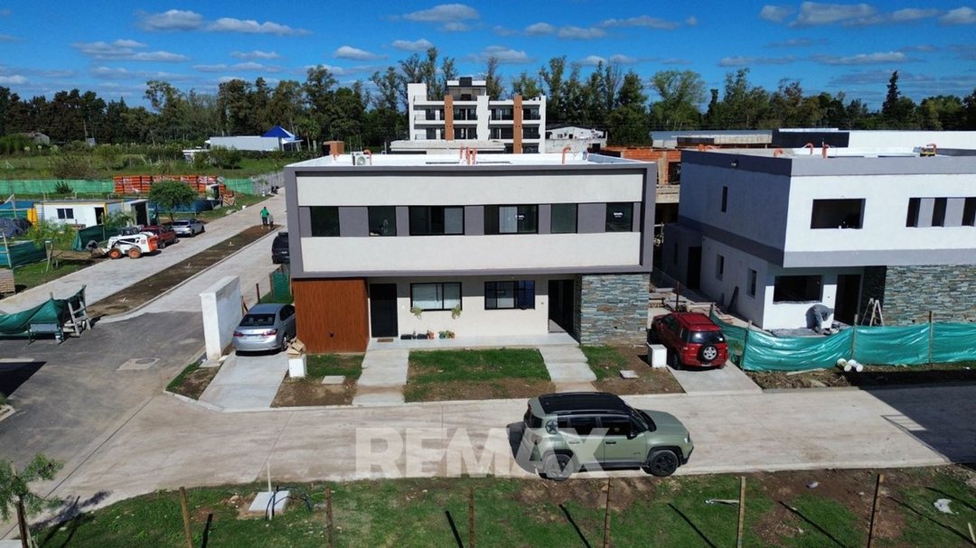 VENTA DUPLEX 5 AMB. A ESTRENAR SPRINGPARK PILAR