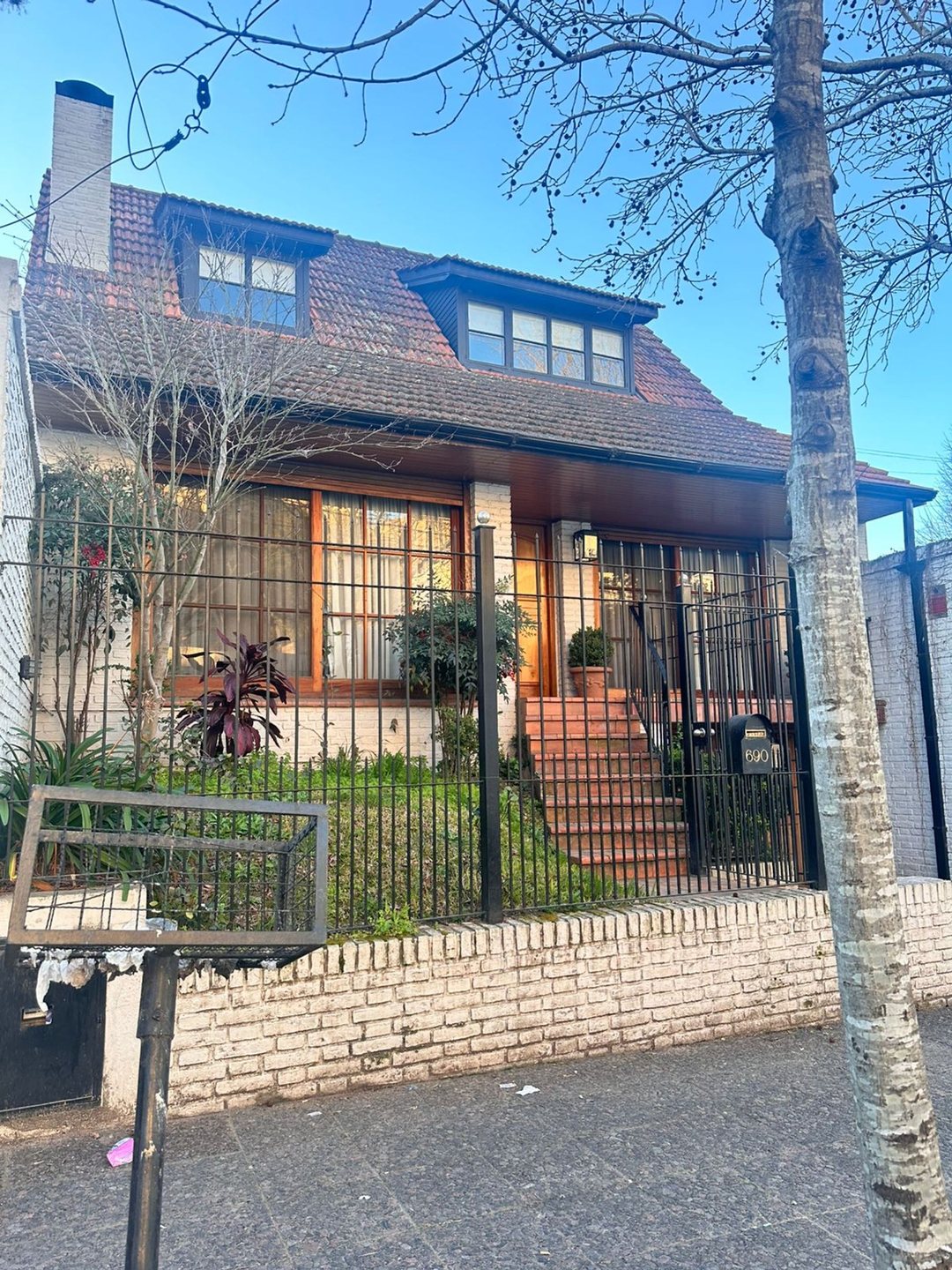 Chalet de 4 ambientes en venta - Quilmes.