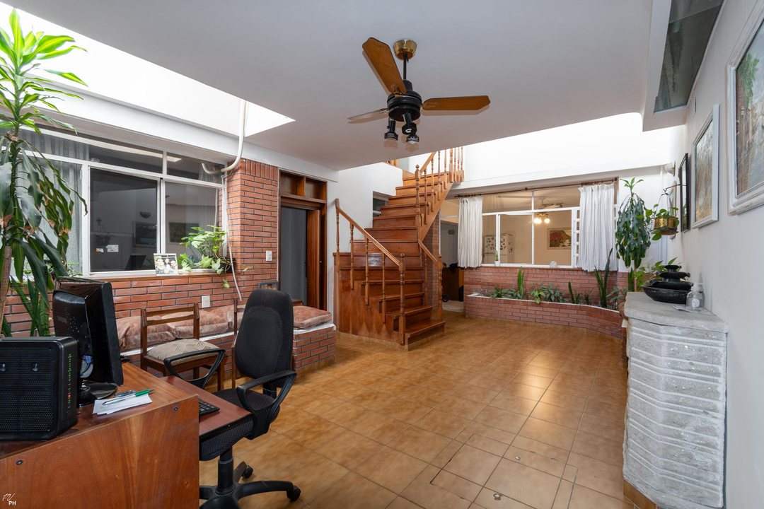 CASA DE PASILLO EN VENTA 2 PLANTAS ZONA CENTRO
