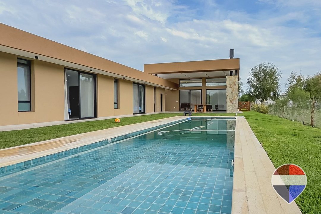 Casa en Venta en Haras del Sur c piscina climatiza