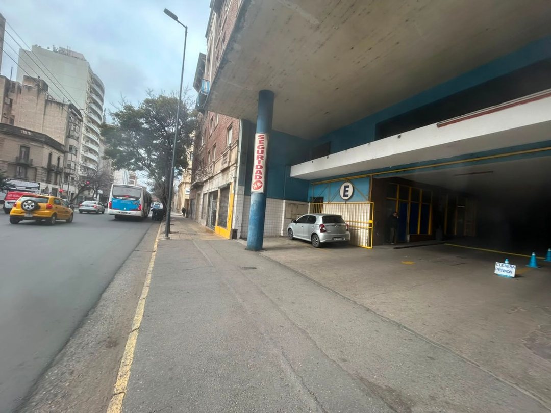 VENDO COCHERA PLENO CENTRO