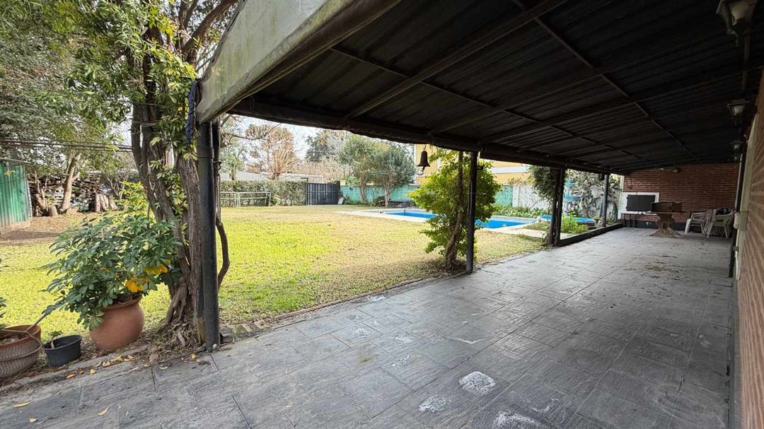 Casa en venta Pilar - Con piscina y gran lote