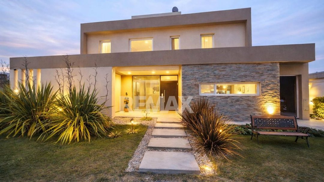VENTA CASA 3 HABITACIONES °B CERRADO COSTA RIO