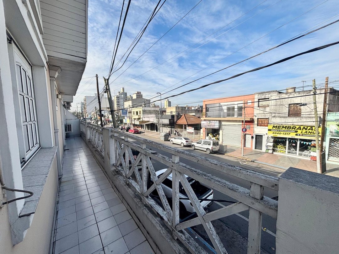 VENTA DEPTO 2 AMB + VESTIDOR + BALCON LANUS OESTE