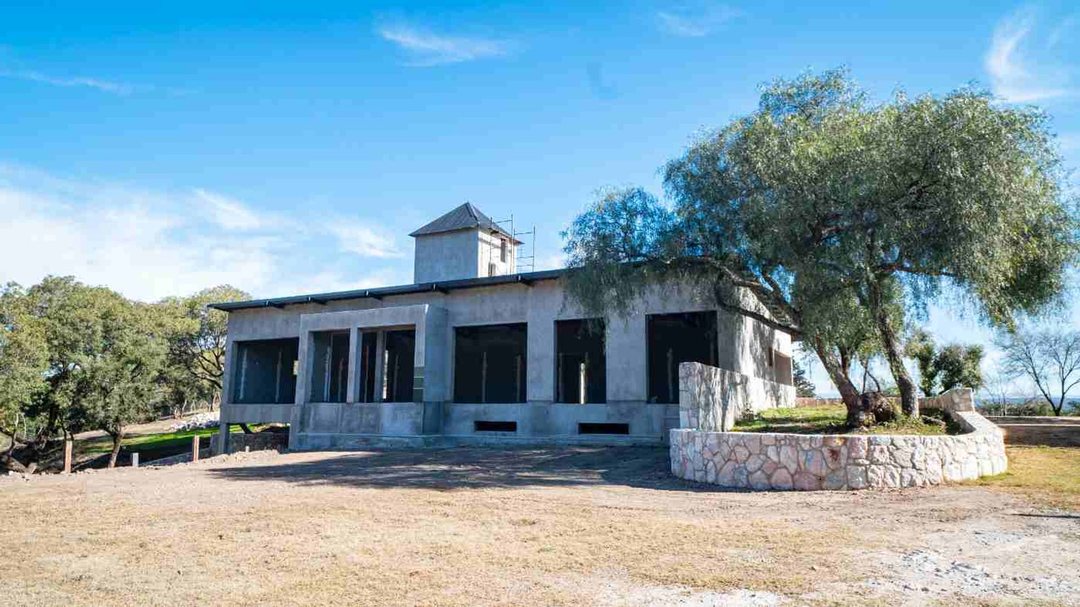 VENTA LOTE 5700M2 CON CONST PROYECTO VALLE HERMOSO
