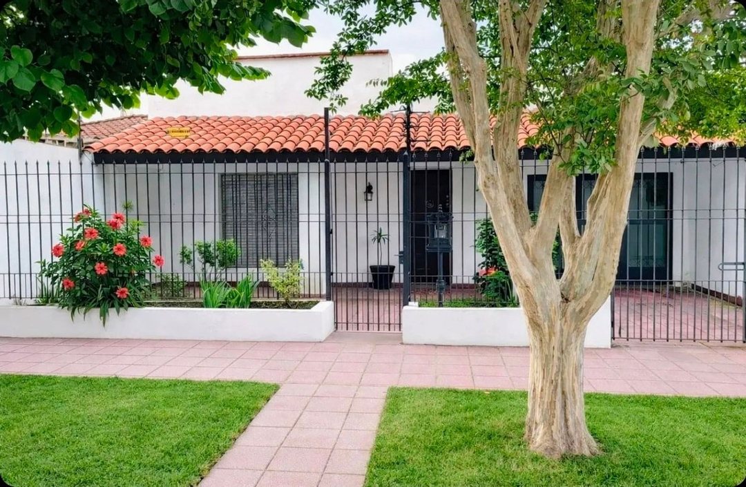 CASA CHALET EN VENTA EN MONTE GRANDE CENTRO