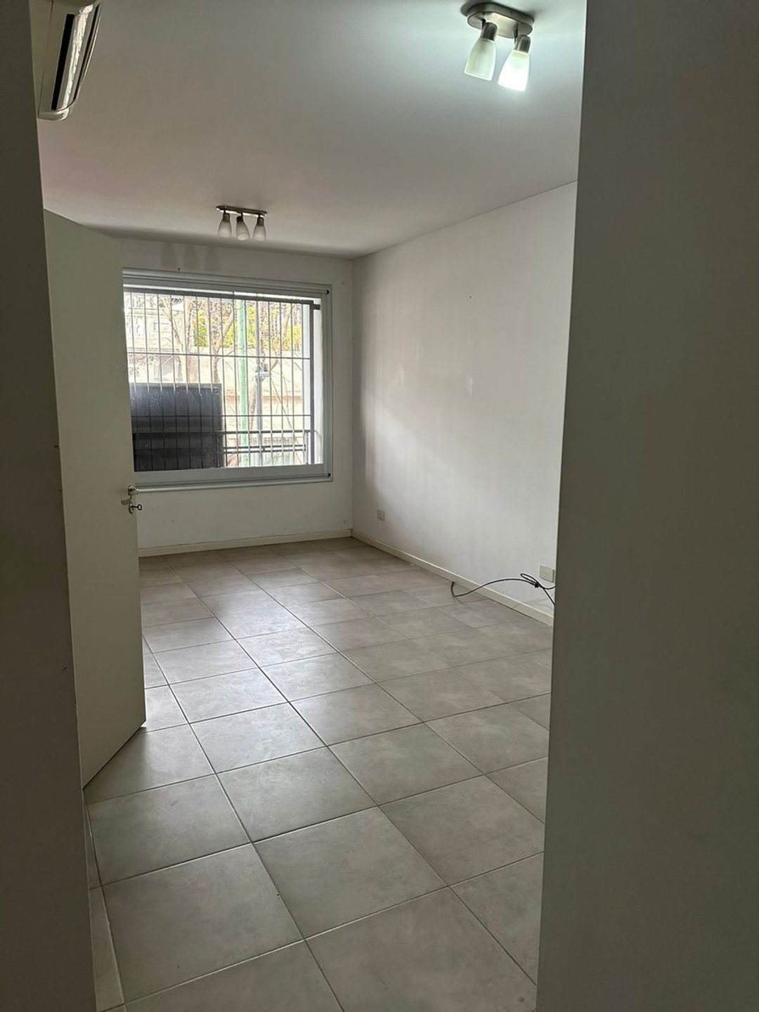 ALQUILER DEPTO 2 AMBIENTES EN COGHLAN CON BALCON