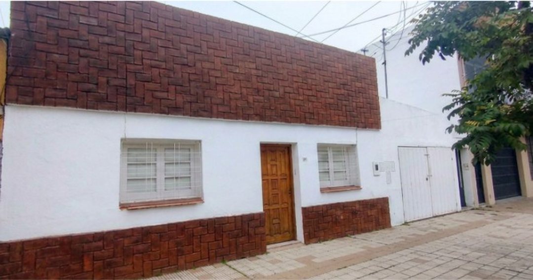 Se vende casa con 4 departamentos en Reconquista