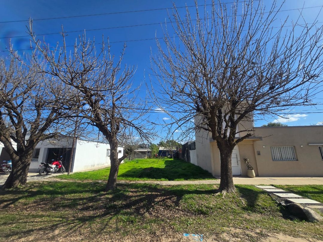 SE VENDE LOTE EN BARRIO OBLIGADO