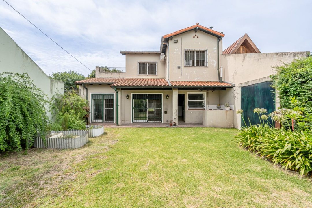 VENTA CASA 5 AMB. CON GRAN JARDIN BECCAR