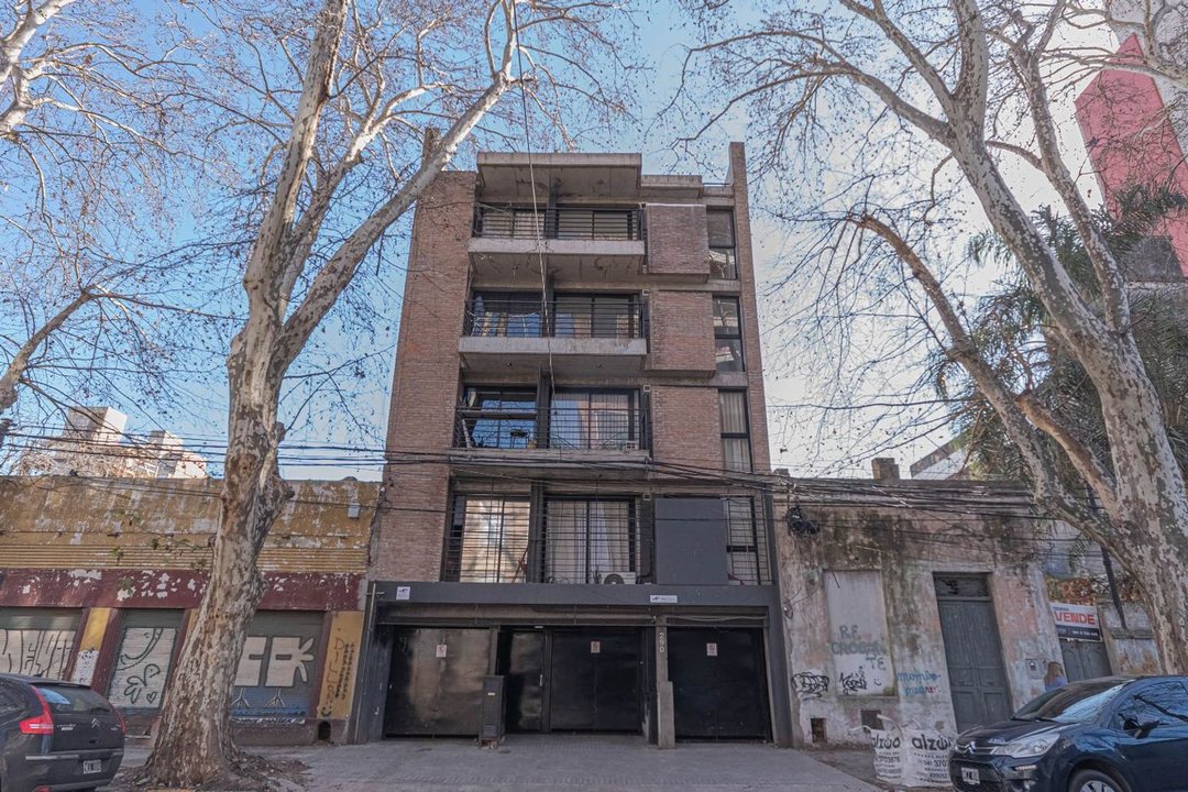 MONOAMBIENTE EN PB CON PATIO EN VENTA. PICHINCHA