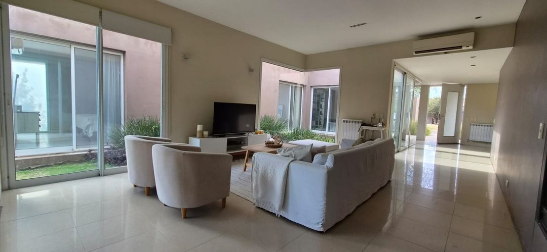 Casa en venta en Kentucky Club de Campo – Funes