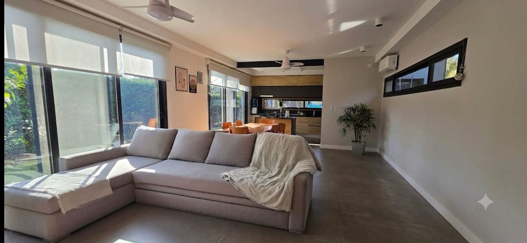 Venta Casa 4 dormitorios pileta Barrio Los Pinos