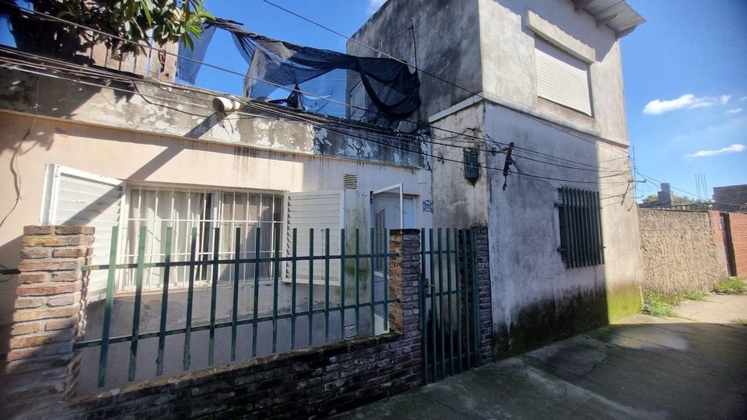 VENTA CASA PASILLO 4 DORMITORIOS PATIO V.G.GALVEZ