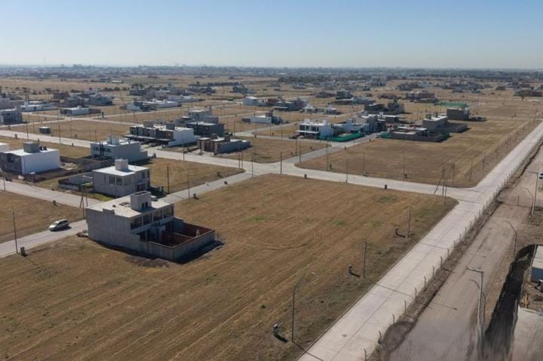 LOTE DE 348M2 APTO DUPLEX EN CAMPOS DE MANANTIALES