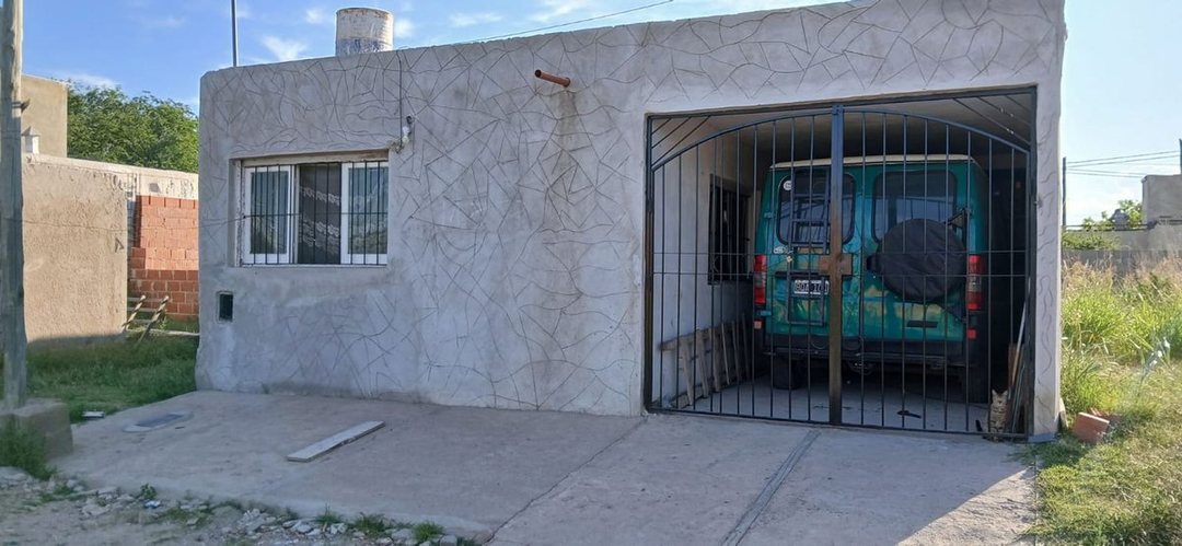 VENTA CASA 3 DORM BARRIO MERCANTIL CBA