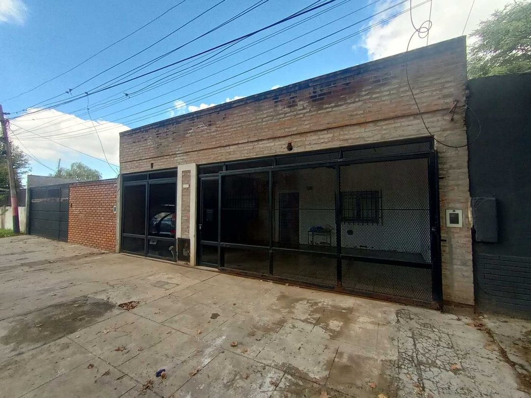 VENTA DOS CASAS COCHERA PATIO EN ZONA SUR
