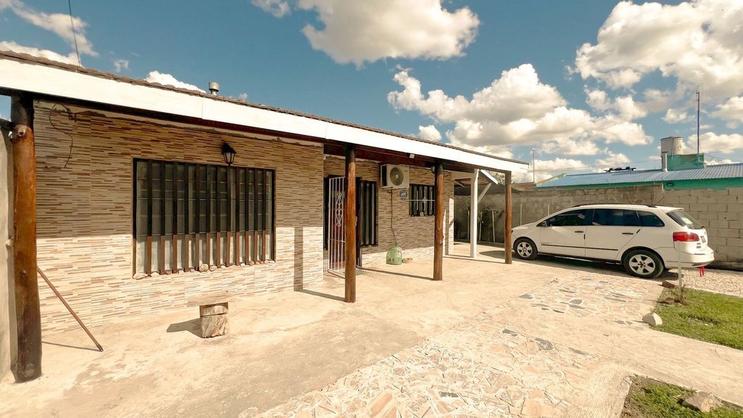 VENTA CASA 3 AMB JARDIN QUINCHO BARRIO HIPODROMO