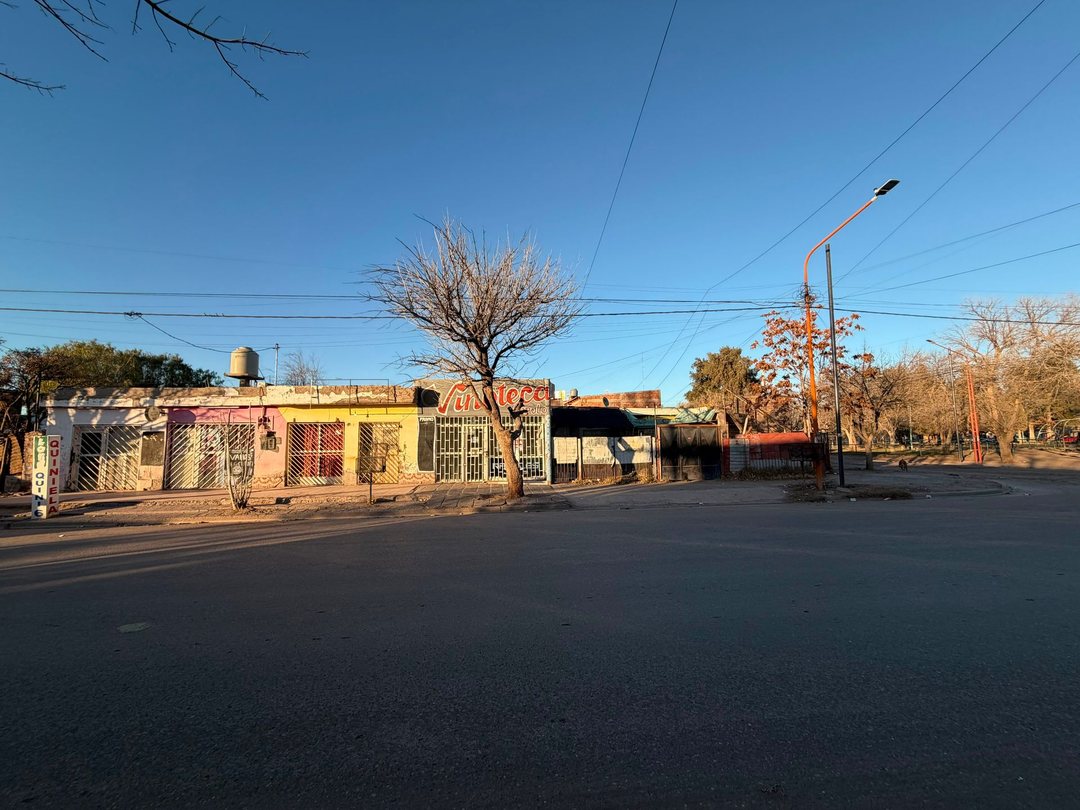 COMPLEJO COMERCIAL CON DEPARTAMENTOS, CIPOLLETTI