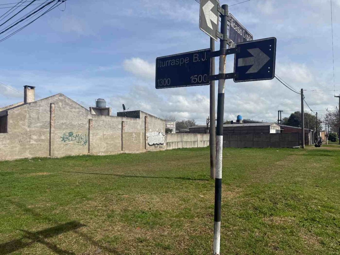 VENTA/LOTE/ESQUINA/MARTIN FIERRO