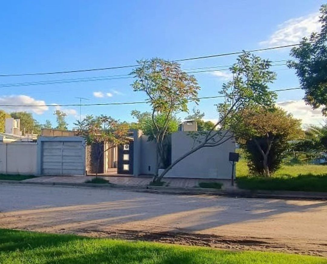 VENTA CASA 3 DORMITORIOS- LAS VARILLAS