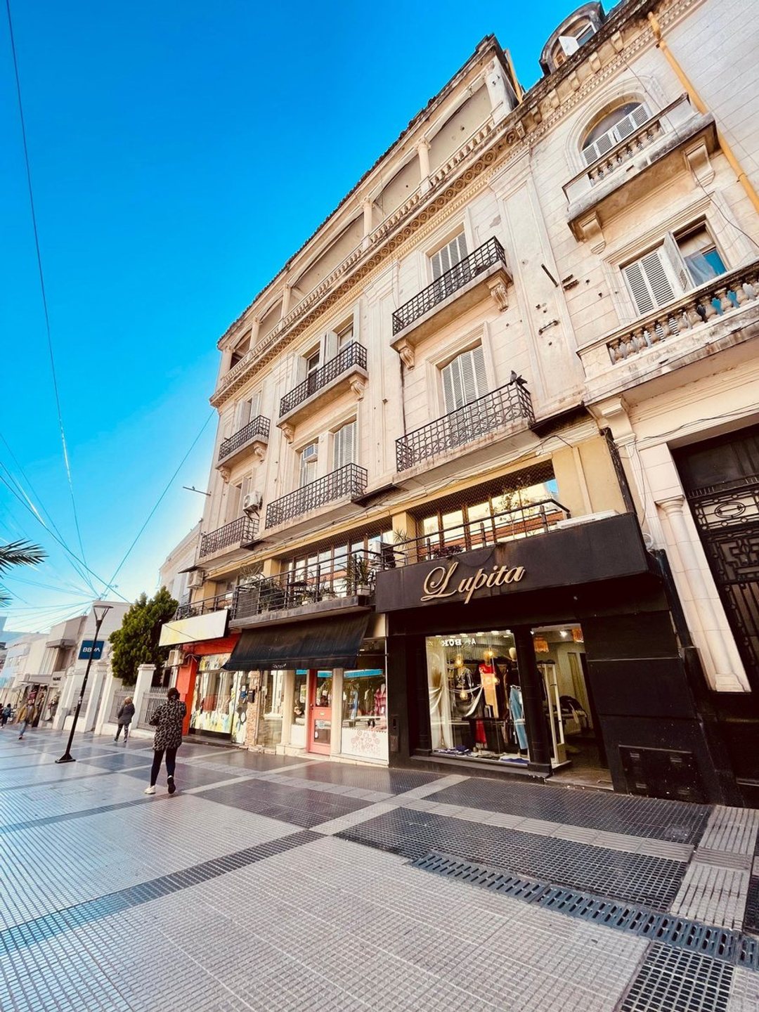 Se alquila local de 59 m2 en la peatonal de Paraná