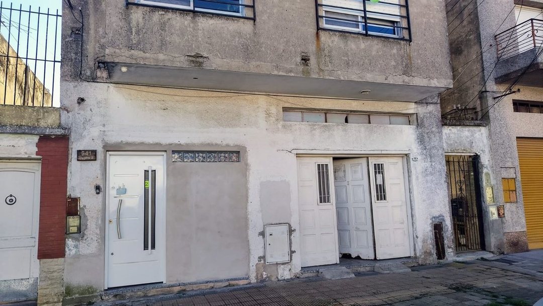 P.H 3 amb. al frente con garage y patio.