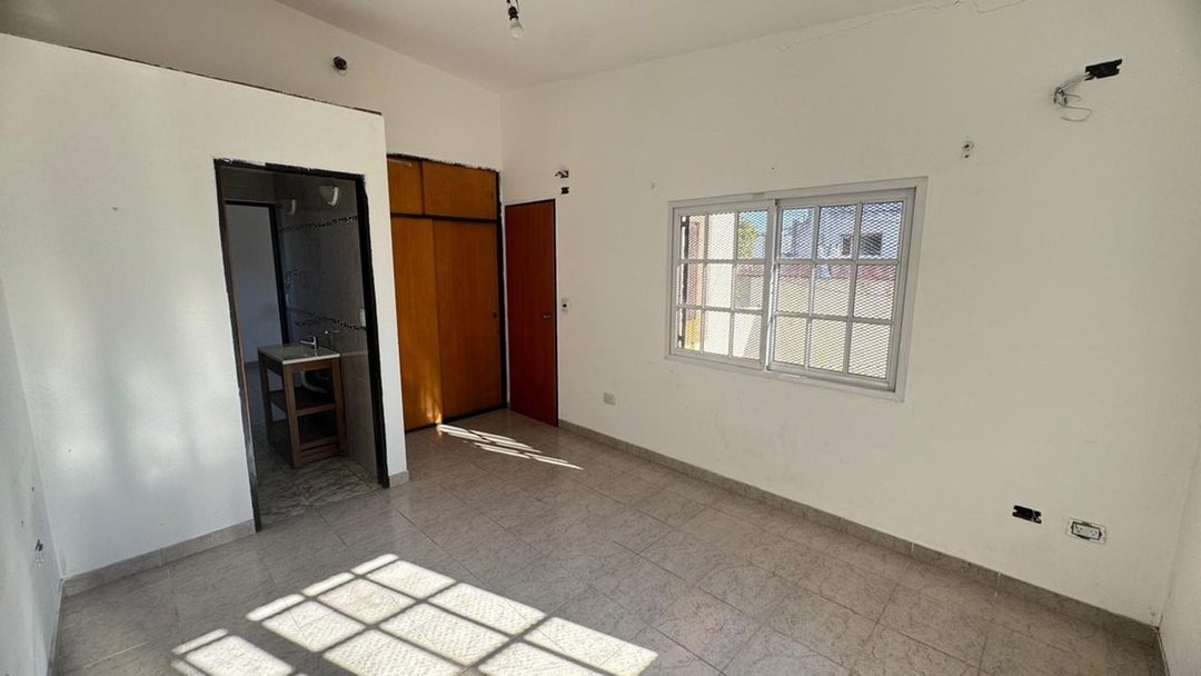 VENTA CASA 4 AMBIENTES CON GALPON SAN MARTÍN