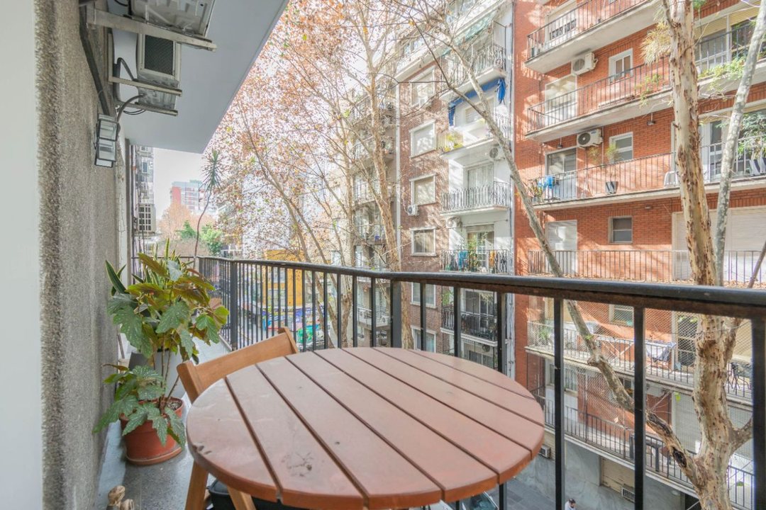 VENTA HERMOSO SEMIPISO 3 / 4 AMBIENTES EN RECOLETA
