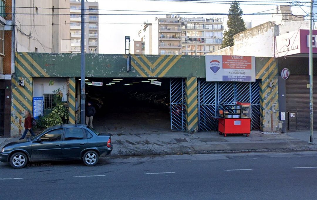 Venta Local, estacionamiento, galería, Flores