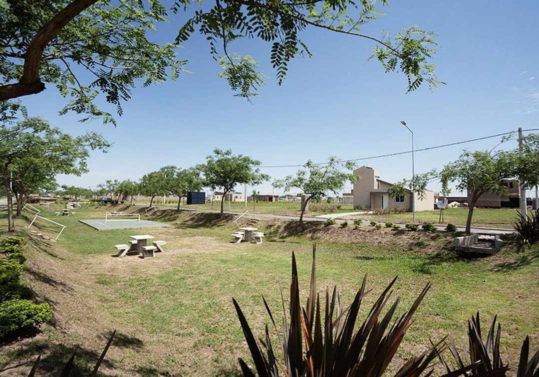 Lote ubicación ideal, servicios Ecopueblo Alvear