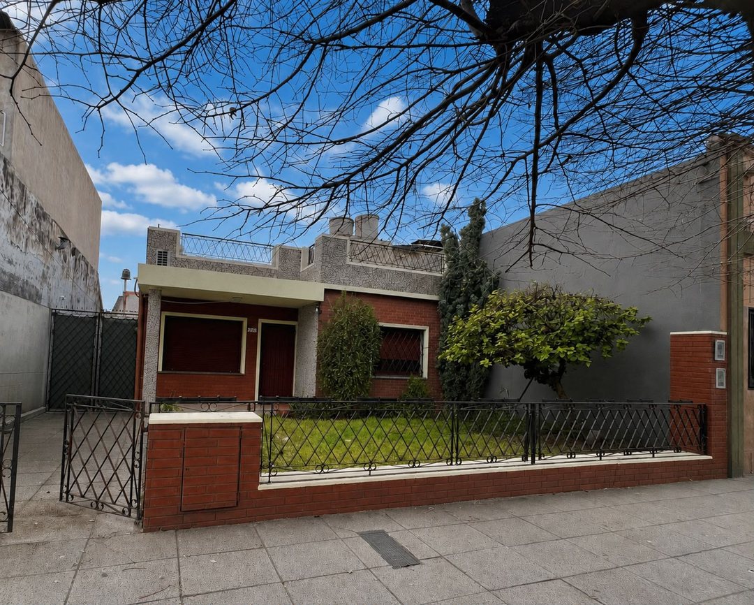 VENTA PH 3 AMB CON PATIO Y TERRAZA CASEROS-PERMUTA