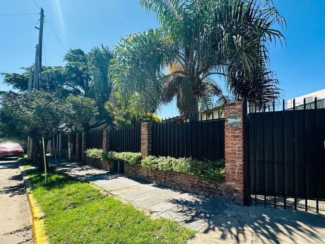 VENTA DE PROPIEDAD CON 2 CASAS SOBRE LOTE