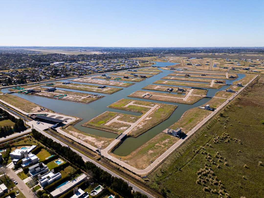 VENTA LOTE  FUNES LAKES FRENTE SUR - OPORTUNIDAD!!