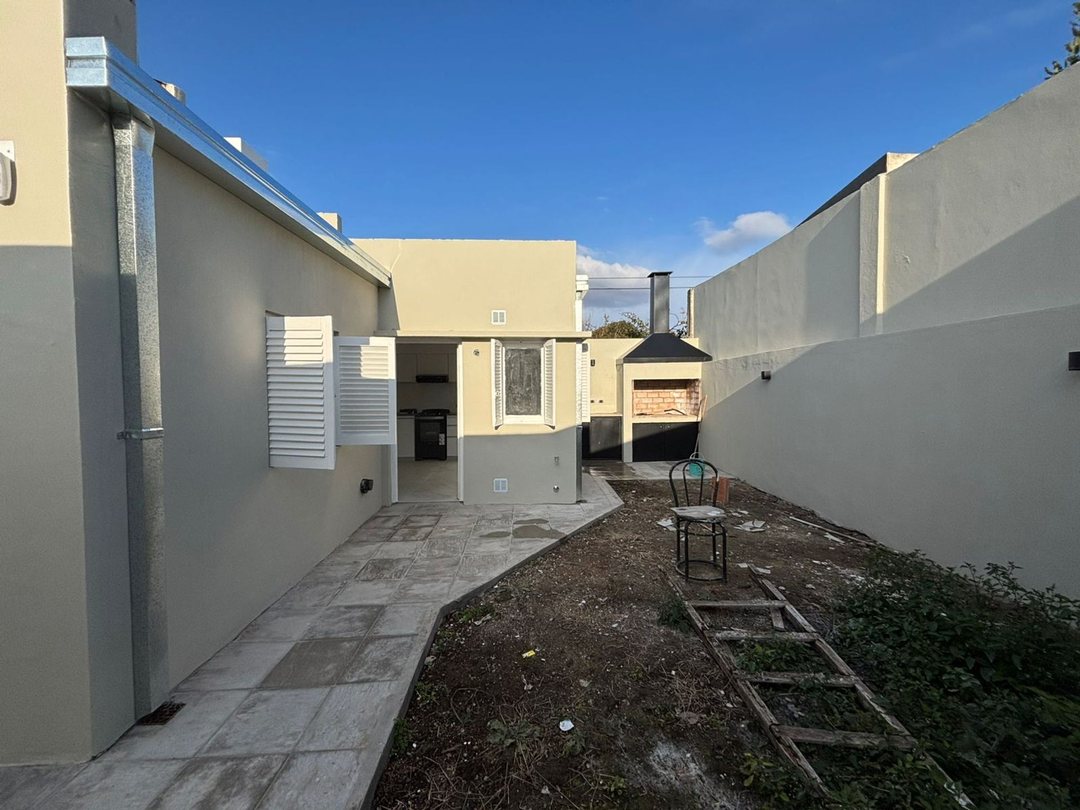 CASA EN VENTA RINGUELET 3 DORMITORIOS